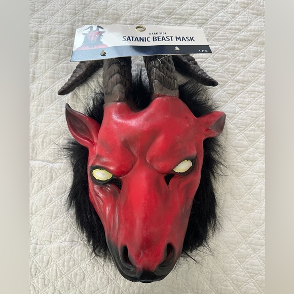 Satanic beast mask for Halloween - Picture 3 of 5